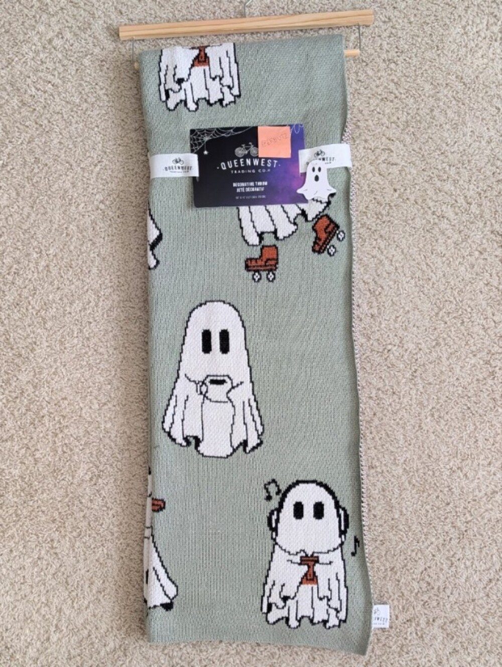 Queenwest Playfully Spooky Knit Halloween Ghost Blanket, Pastel Sage 💚👻